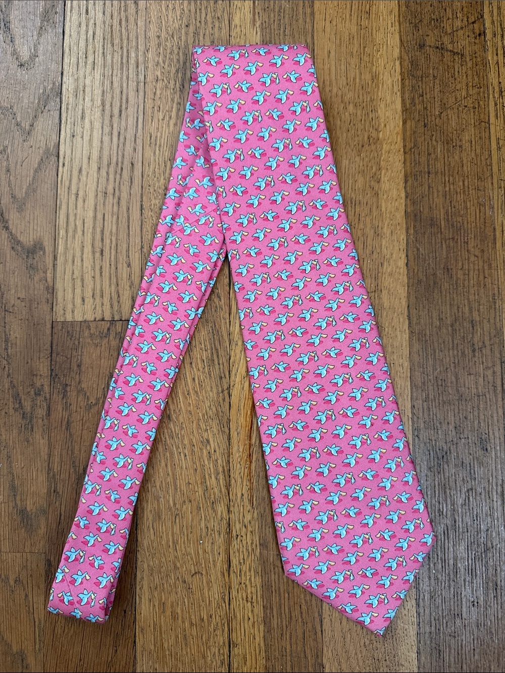Vineyard Vines pink pelican hand made silk tie.